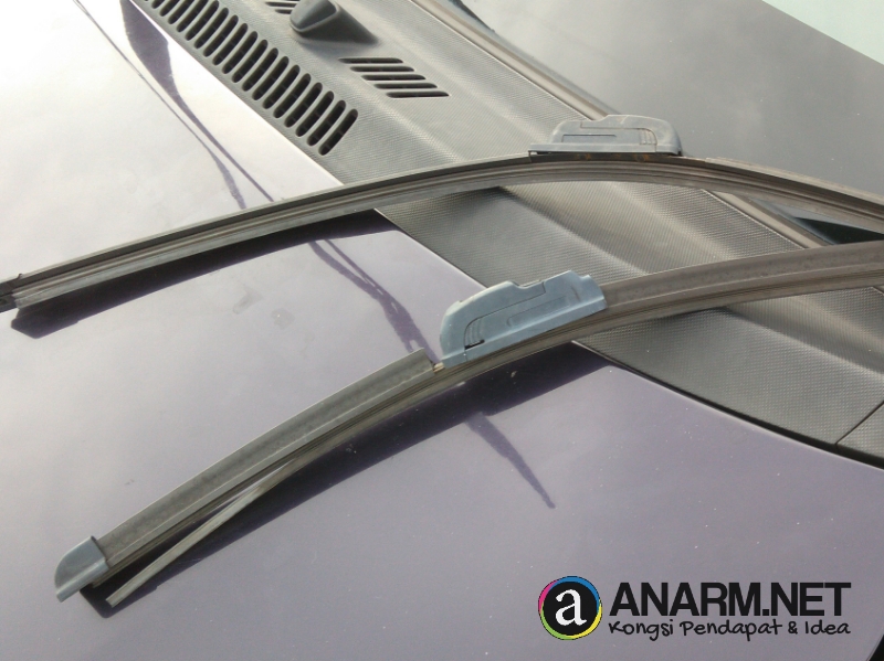 wiper cermin alza rosak Wiper cermin kereta Alza rosak