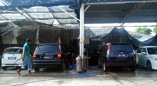 Cuci kereta di H & H Car Wash Service Cuci kereta di H & H Car Wash Service
