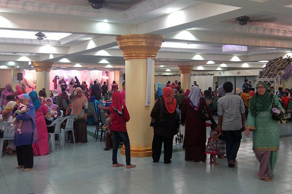 Suasana dalam Dewan Masjid Bukit Aman KL