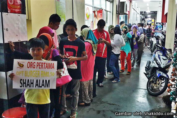 Pelanggan Burger Bakar Abang Burn Seksyen 7 Shah Alam Pelanggan Burger Bakar Abang Burn Seksyen 7 Shah Alam
