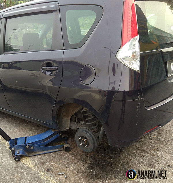 Tukar tayar kereta Perodua Alza