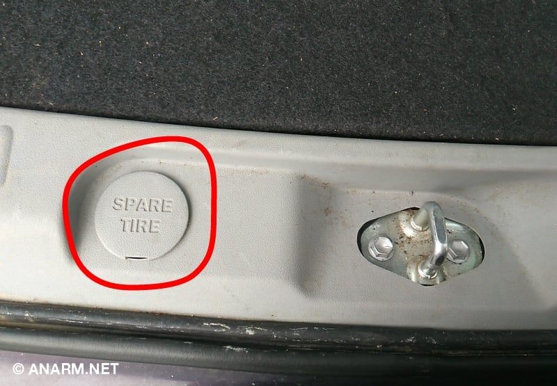 Buka tayar spare kereta Perodua Alza