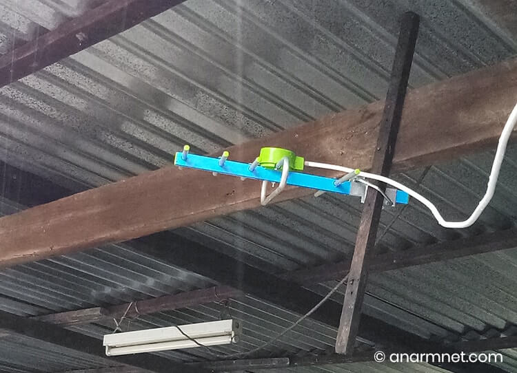 Antena digital UHF siap dipasang