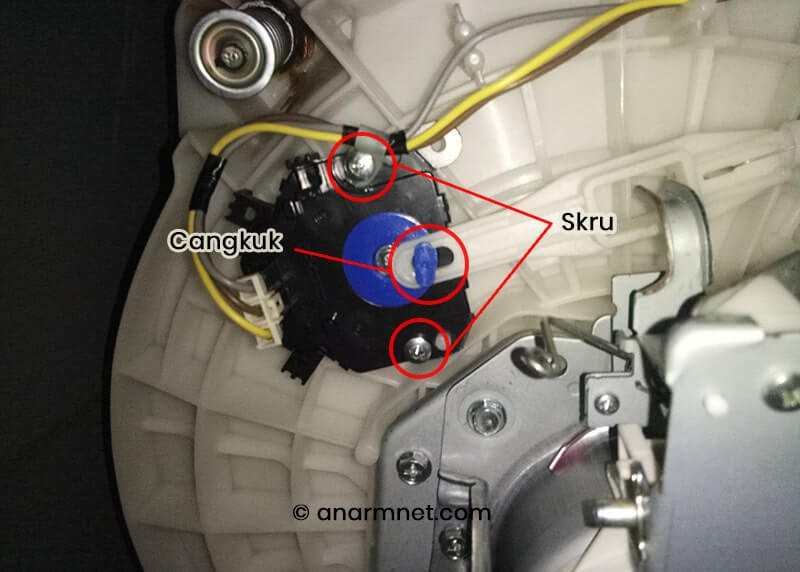buka drain motor toshiba aw a820mm Skru dan cangkuk pada drain motor