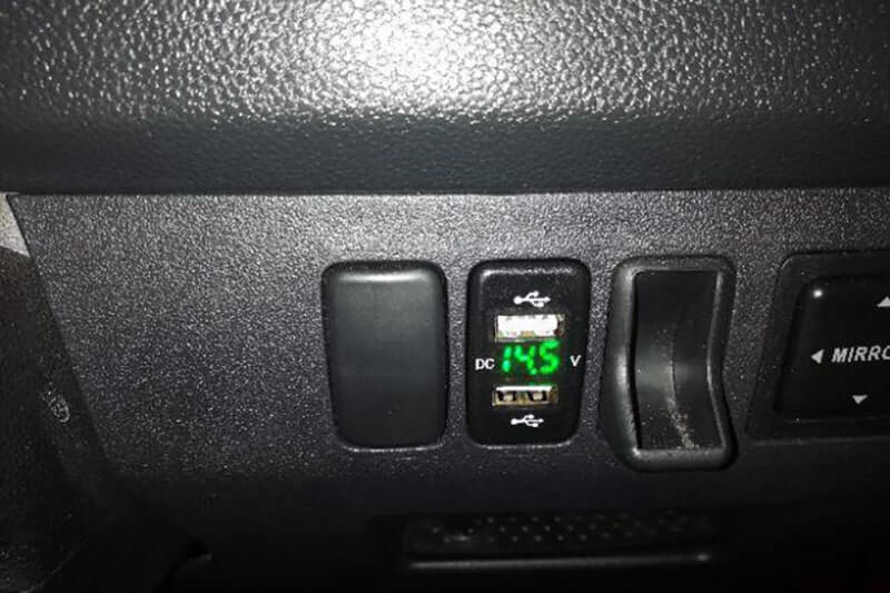 USB voltmeter Perodua Alza USB voltmeter Perodua Alza