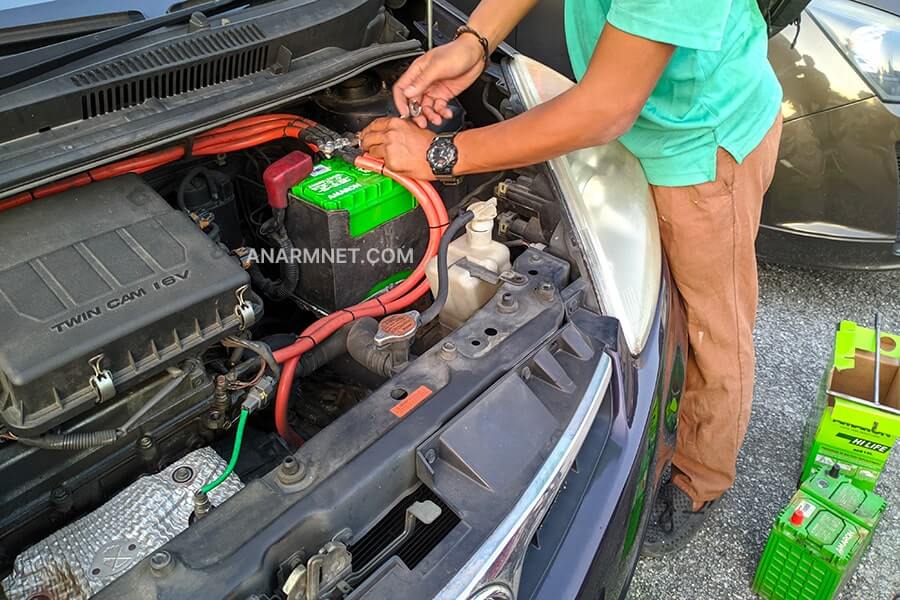 Tukar bateri kereta jenama Amaron