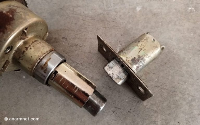 selak tombol pintu rumah Selak tombol pintu rumah