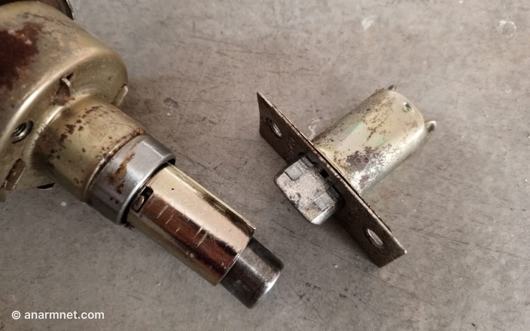 Selak tombol pintu rumah Selak tombol pintu rumah