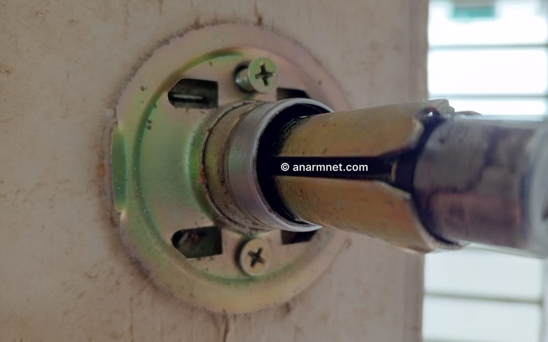 Tombol pintu rumah rosak Tombol pintu rumah rosak